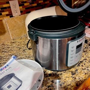 Instant zest plus rice and grain cooker, like new, only used a few times.